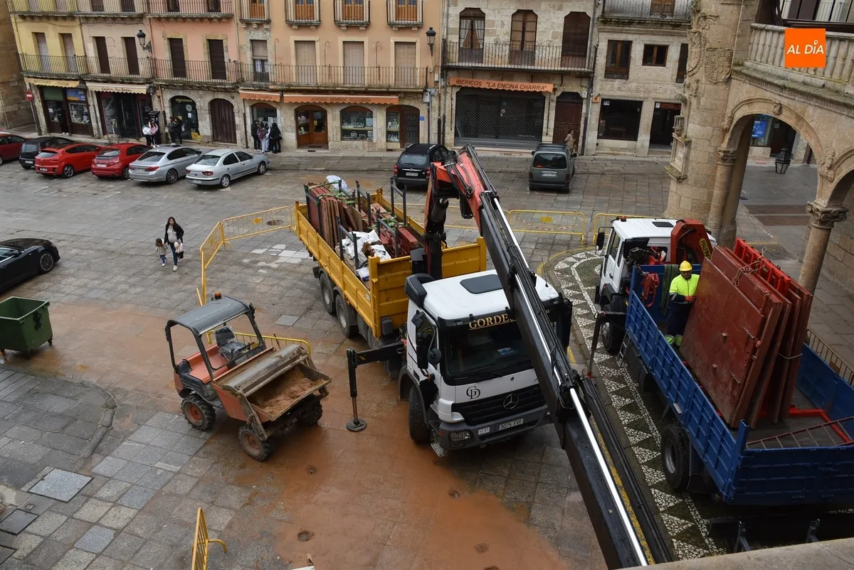 Foto 6 - Retiradas las &uacute;ltimas barreras y el callej&oacute;n del coso taurino
