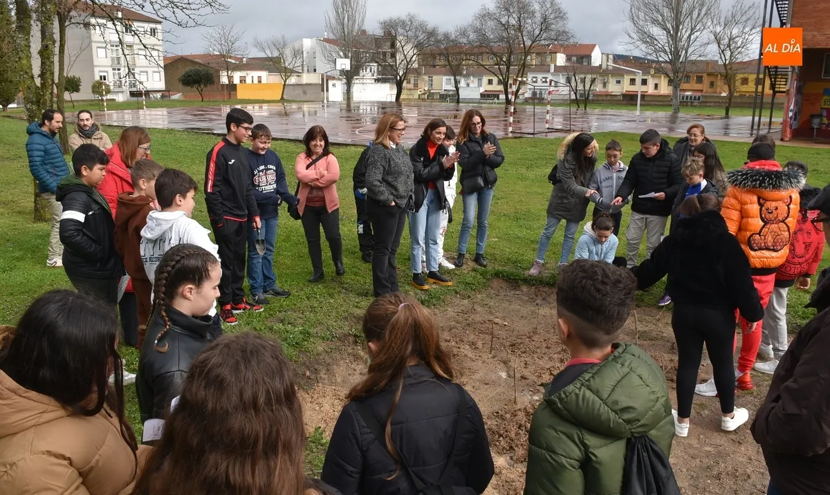 Foto 4 - Los IES reciben a los alumnos de 6&ordm; de la comarca y de El Puente