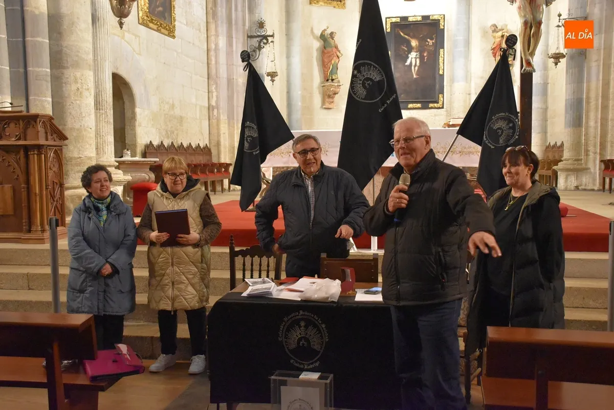 Foto 7 - La Soledad, que incorpora cuatro nuevos vocales, estrenar&aacute; banderas de luto
