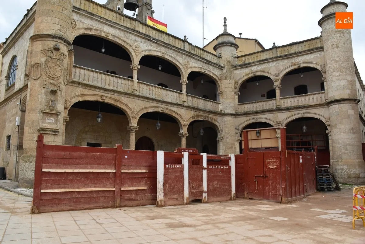 Foto 6 - Las barreras de la Plaza y las atracciones van diciendo poco a poco adi&oacute;s