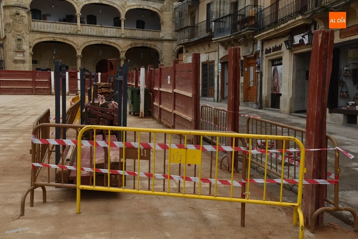 Foto 9 - Las barreras de la Plaza y las atracciones van diciendo poco a poco adi&oacute;s