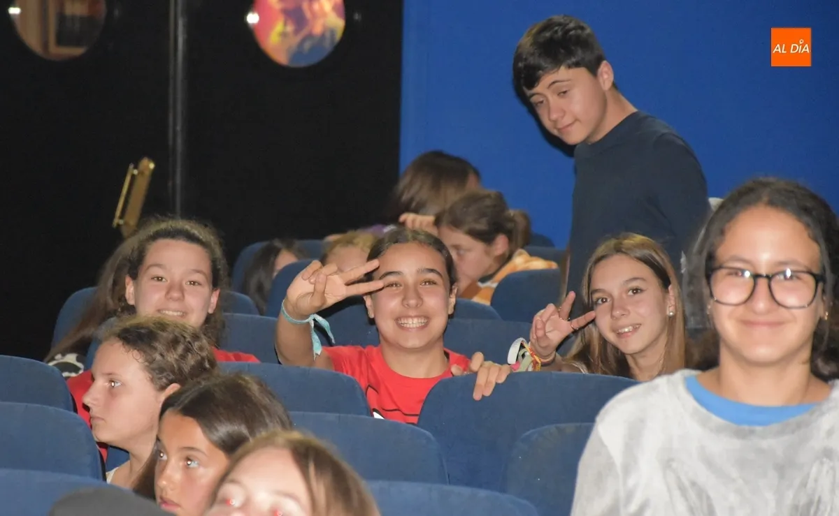 Foto 4 - 120 adolescentes disfrutan de &lsquo;Mufasa&rsquo; y degustan pizzas en la &lsquo;2&ordf; Noche de Pijamas&rsquo;