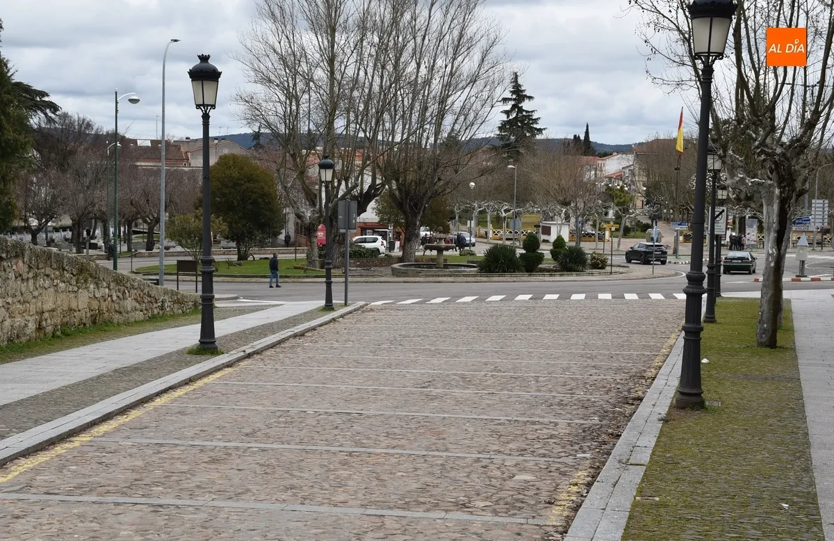 Foto 2 - Bloqueado al tr&aacute;nsito el Puente de Aris tras retirarse todas las agujas de madera