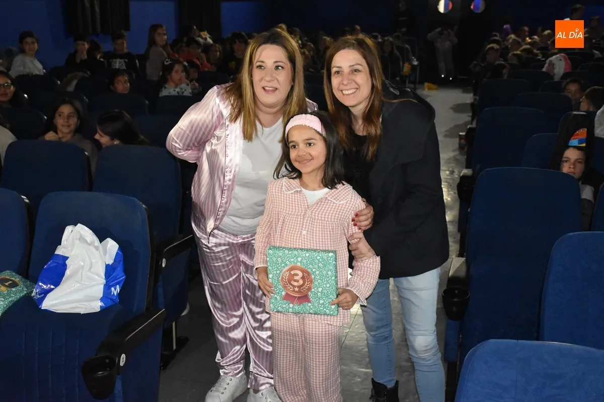 Foto 5 - 120 adolescentes disfrutan de &lsquo;Mufasa&rsquo; y degustan pizzas en la &lsquo;2&ordf; Noche de Pijamas&rsquo;
