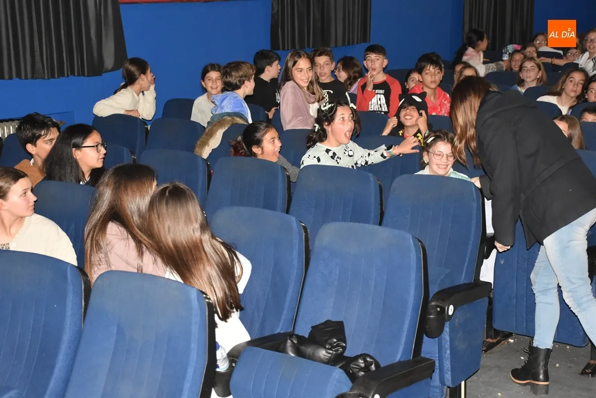 Foto 6 - 120 adolescentes disfrutan de &lsquo;Mufasa&rsquo; y degustan pizzas en la &lsquo;2&ordf; Noche de Pijamas&rsquo;