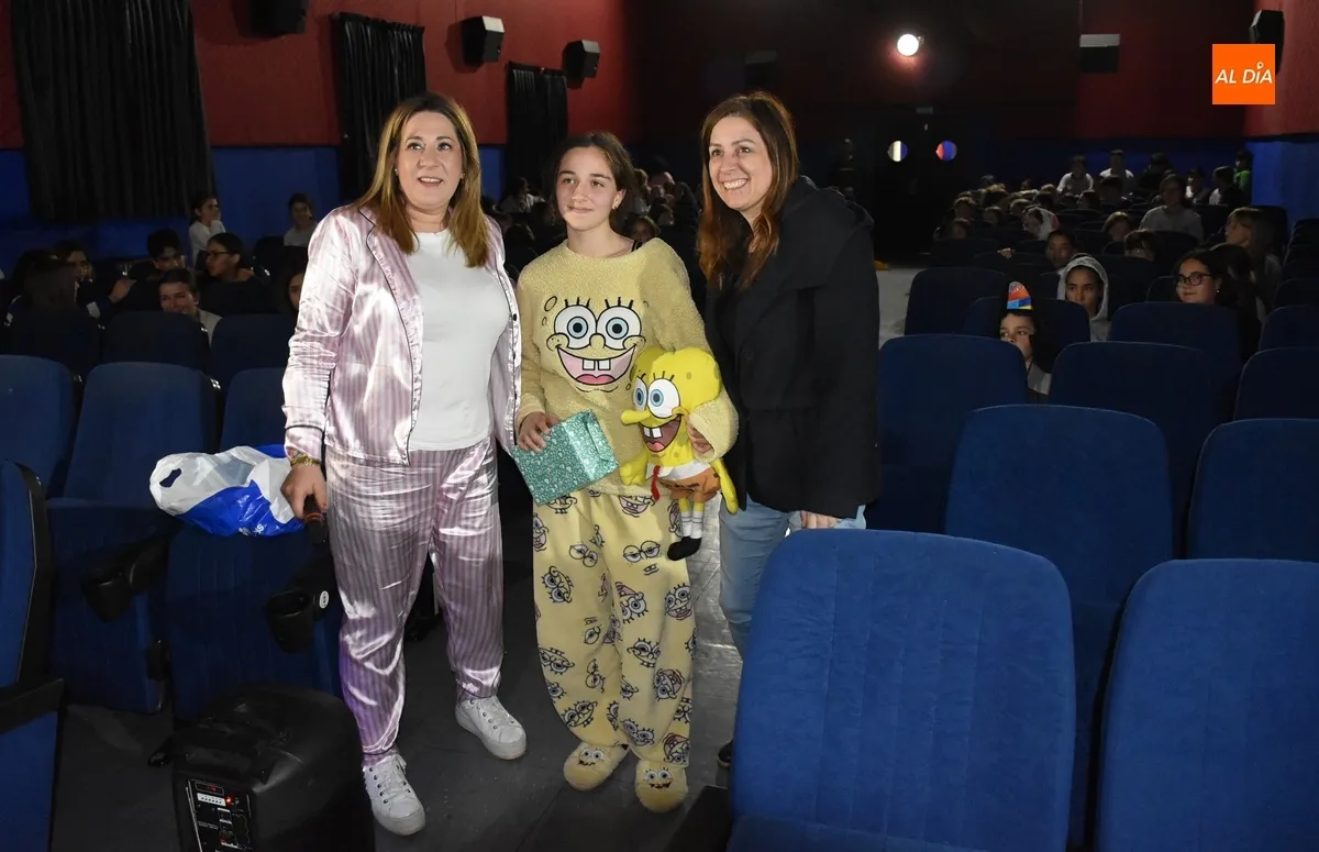 Foto 9 - 120 adolescentes disfrutan de &lsquo;Mufasa&rsquo; y degustan pizzas en la &lsquo;2&ordf; Noche de Pijamas&rsquo;