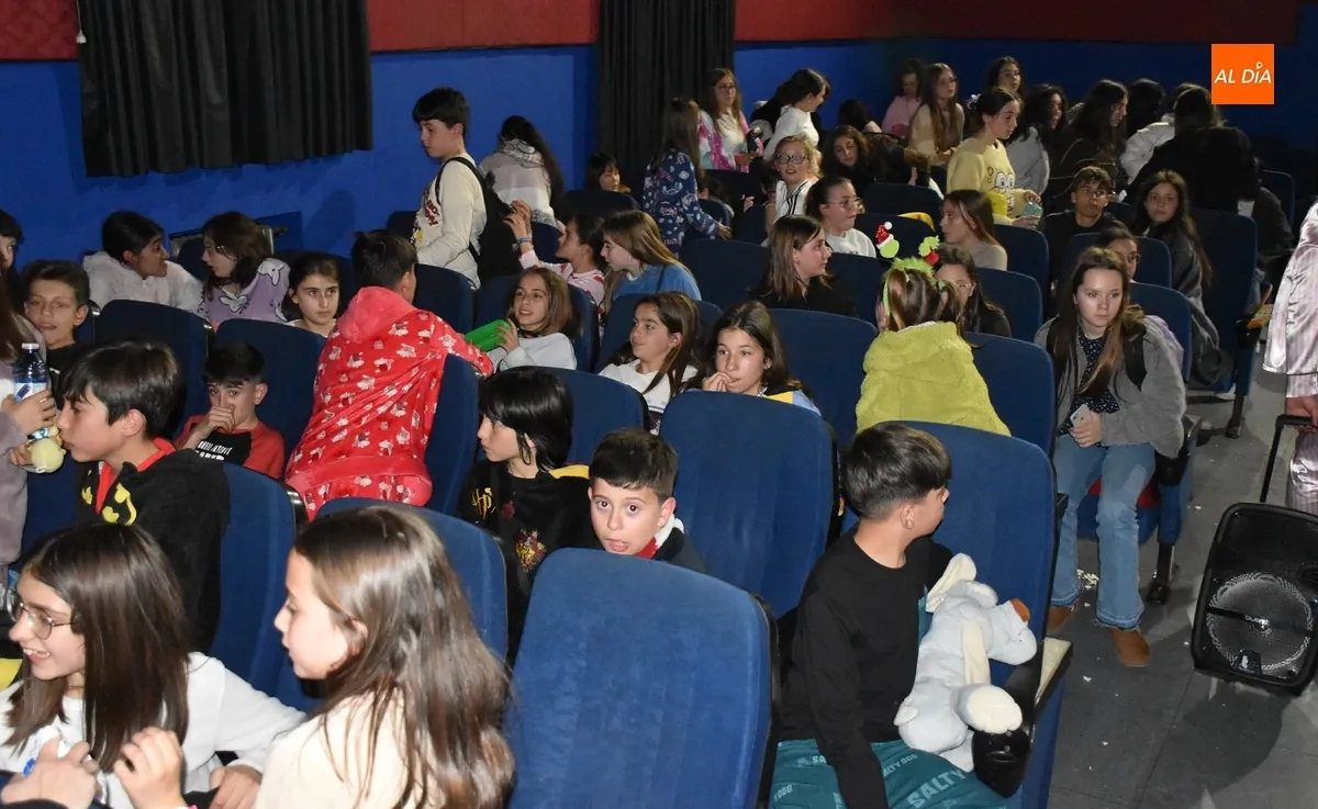 Foto 11 - 120 adolescentes disfrutan de &lsquo;Mufasa&rsquo; y degustan pizzas en la &lsquo;2&ordf; Noche de Pijamas&rsquo;