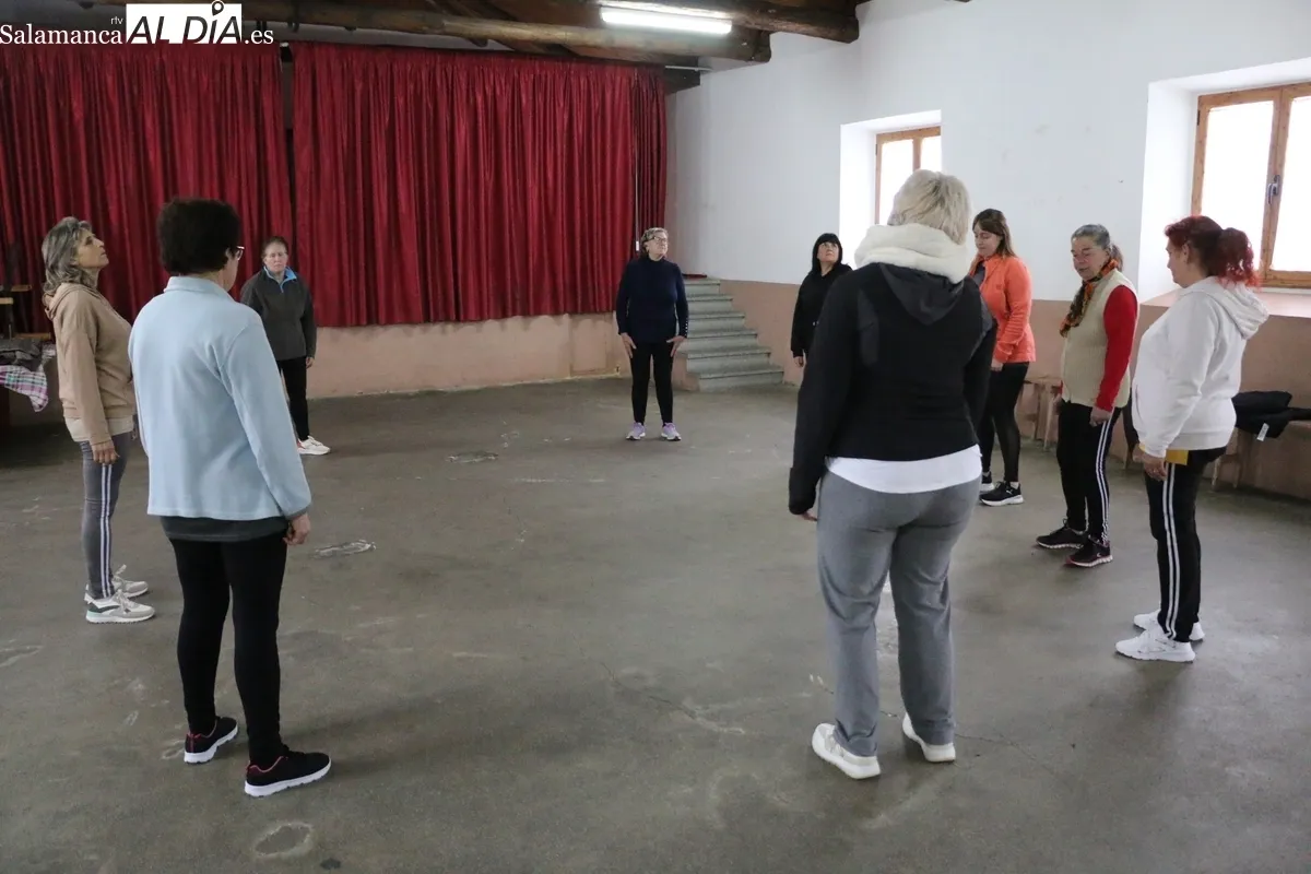 Taller de gimnasia en Peralejos de Abajo / CORRAL