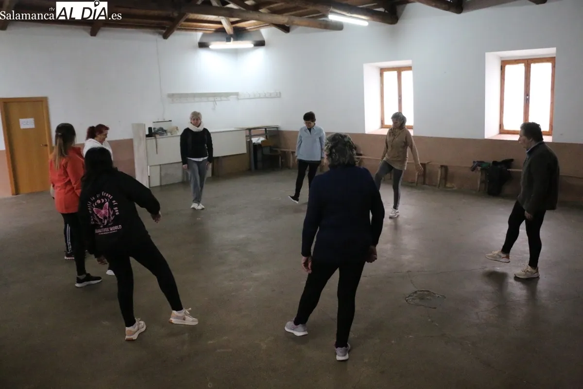 Taller de gimnasia en Peralejos de Abajo / CORRAL