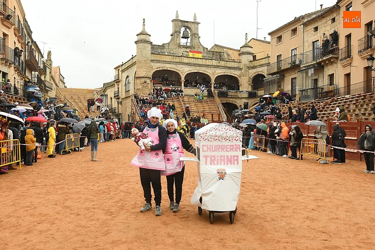 Foto 12 - La lluvia acompa&ntilde;a un desfile de disfraces con mayor participaci&oacute;n en el que intervino hasta Trump
