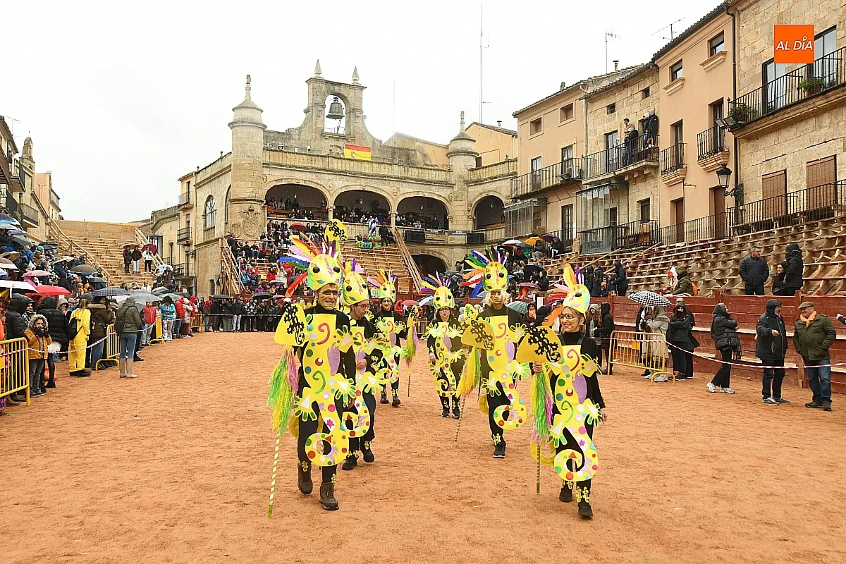 Foto 14 - La lluvia acompa&ntilde;a un desfile de disfraces con mayor participaci&oacute;n en el que intervino hasta Trump