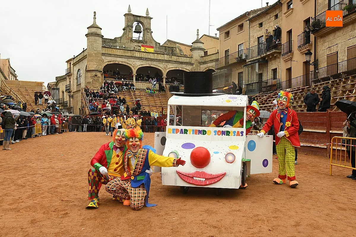 Foto 18 - La lluvia acompa&ntilde;a un desfile de disfraces con mayor participaci&oacute;n en el que intervino hasta Trump