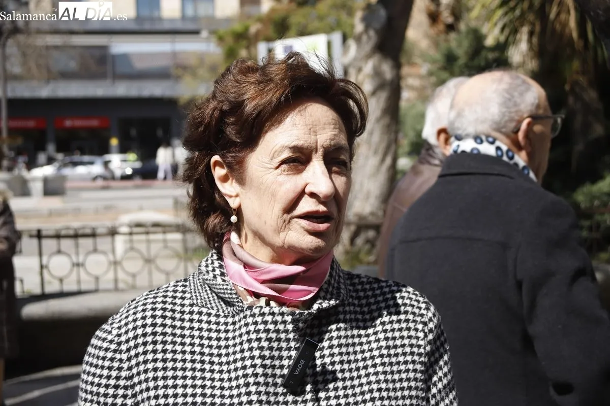 Concentración de trabajadoras del hogar en la plaza de los Bandos, respaldadas por Cáritas Salamanca. Foto de Ángel Puma