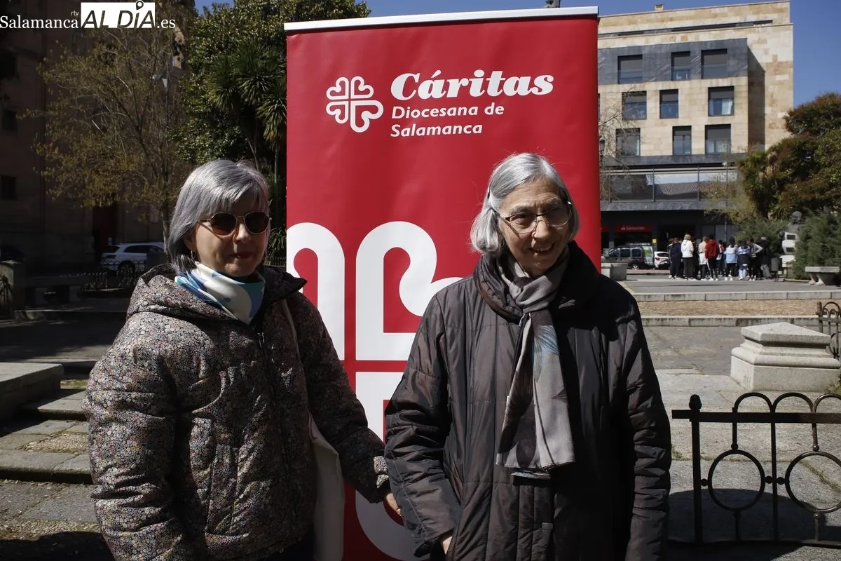 Concentración de trabajadoras del hogar en la plaza de los Bandos, respaldadas por Cáritas Salamanca. Foto de Ángel Puma