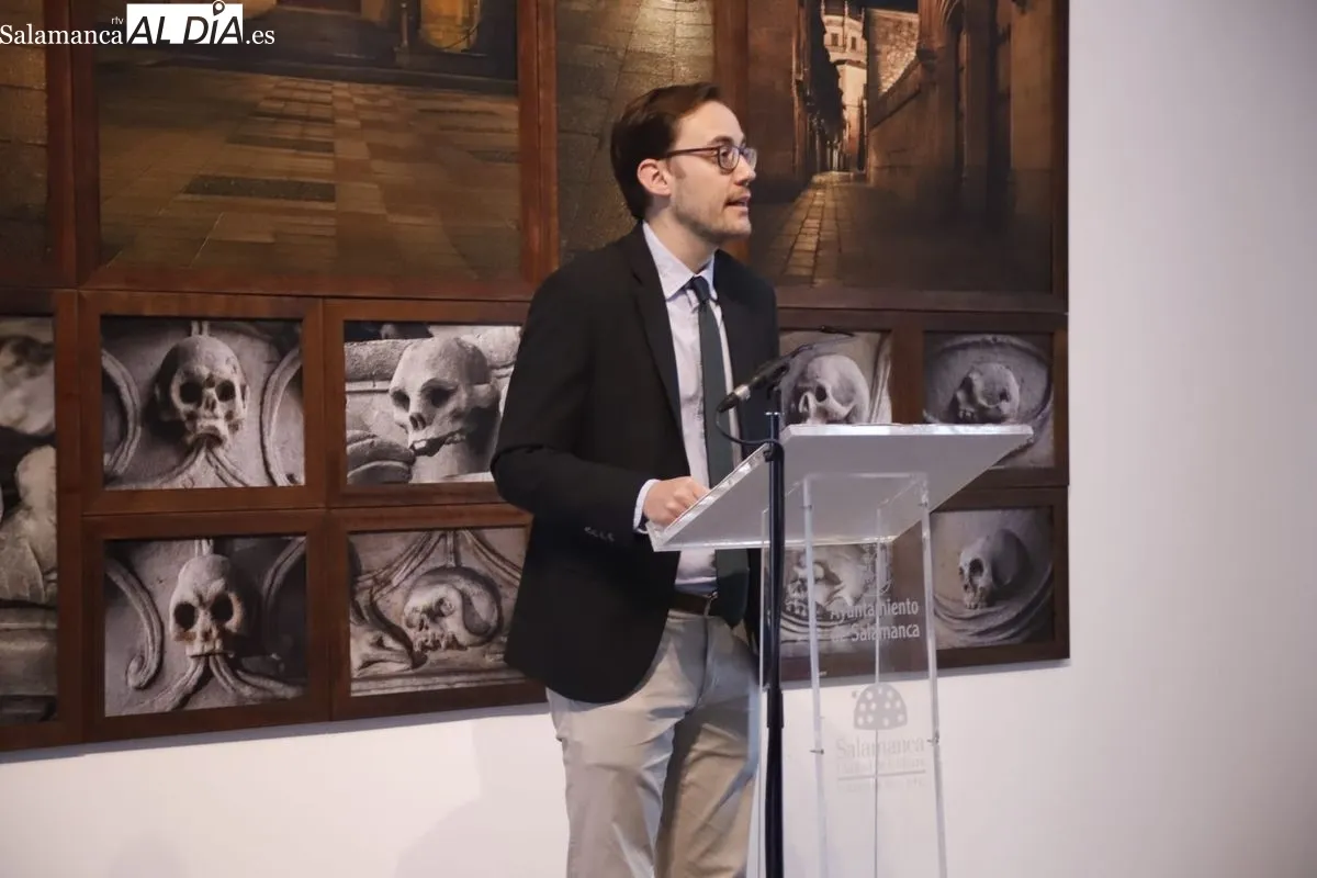  Presentación en el Da2 de la exposición 'Topologías intempestivas' del artista Ángel Marcos. Foto de Ángel Puma