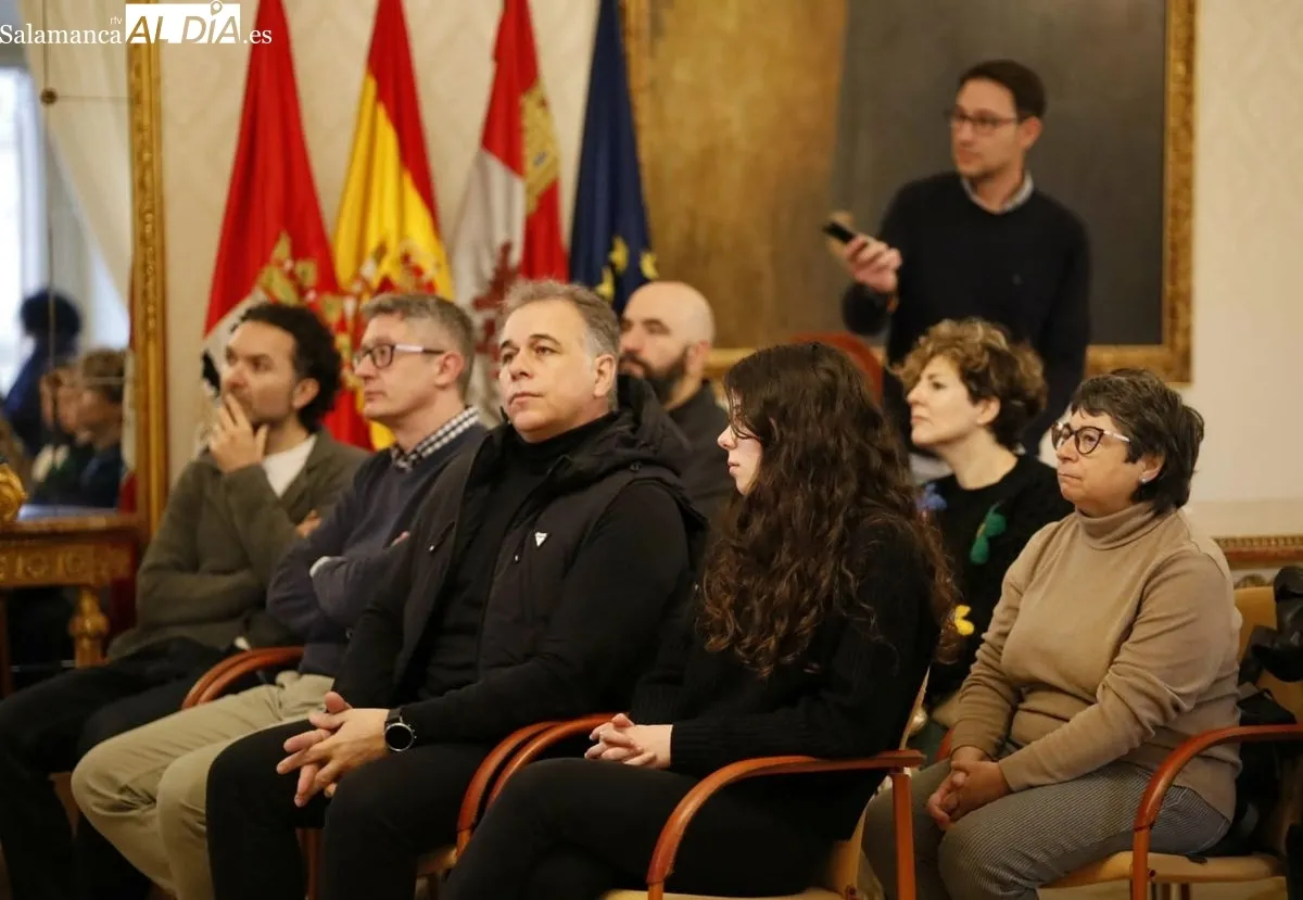 El concejal de Participación Social y Voluntariado, Roberto Martín, presenta en el Ayuntamiento del estudio 'El impacto del voluntariado en Salamanca'. Foto de David Domínguez