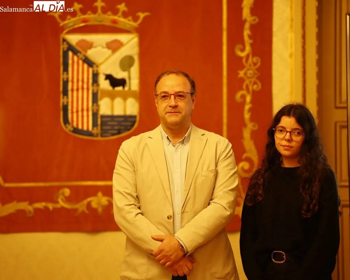 El concejal de Participación Social y Voluntariado, Roberto Martín, presenta en el Ayuntamiento del estudio 'El impacto del voluntariado en Salamanca'. Foto de David Domínguez