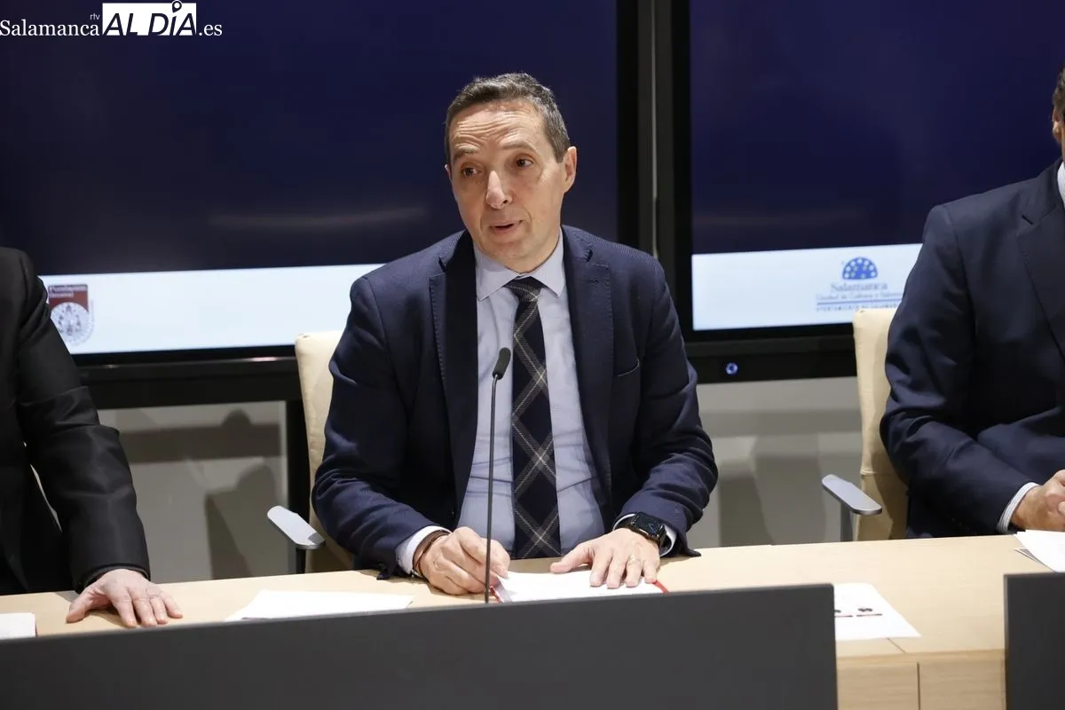 El rector de la Universidad de Salamanca, Juan Manuel Corchado, en la presentación en el Centro Internacional del Español de la segunda edición de la jornada 'Salamanca: por Cajal y la Ciencia'. Foto de David Sañudo