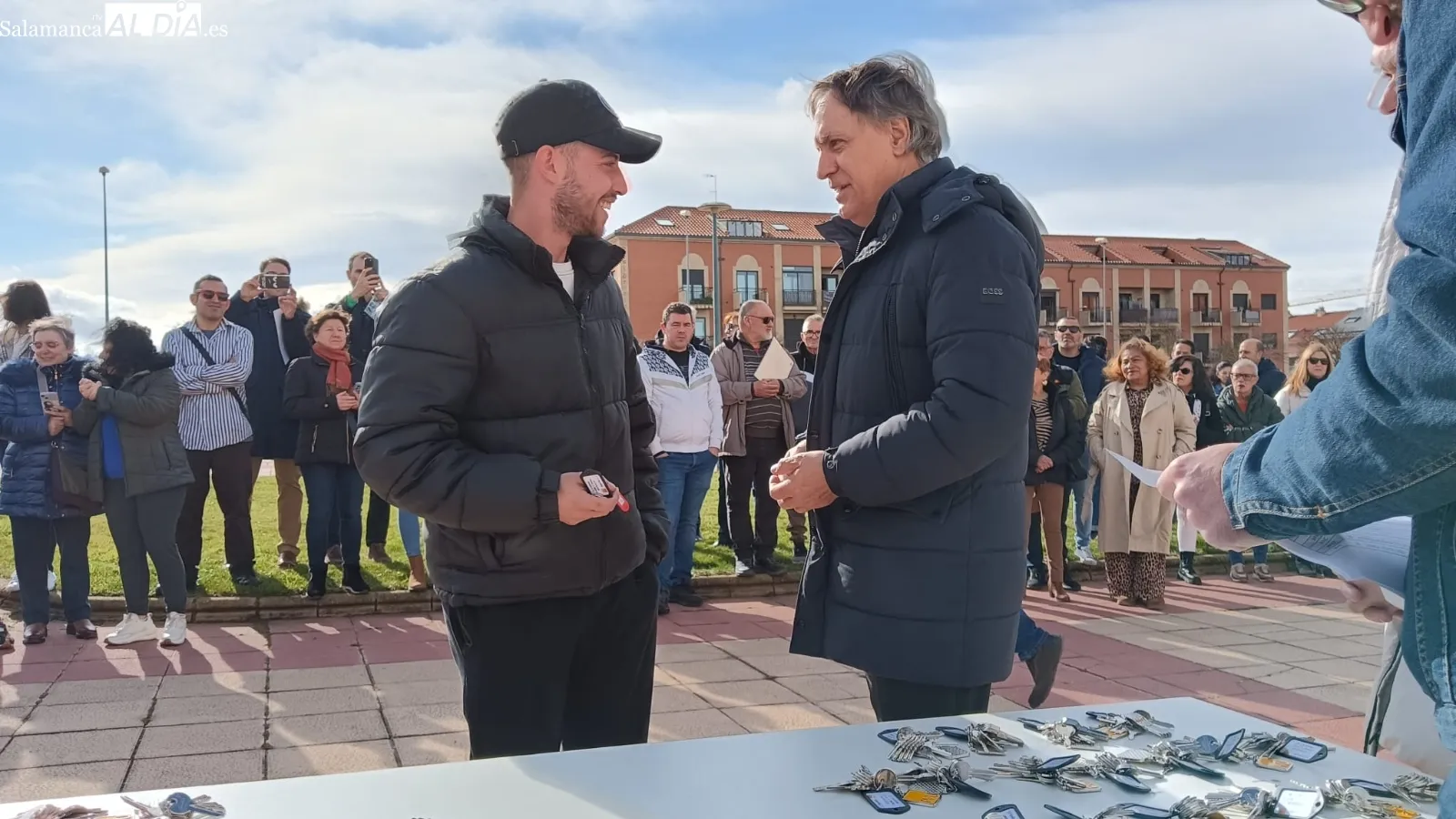 Entrega de las llaves de la nueva promoción de 48 viviendas protegidas y garajes en el barrio de Pizarrales | FOTOS: 