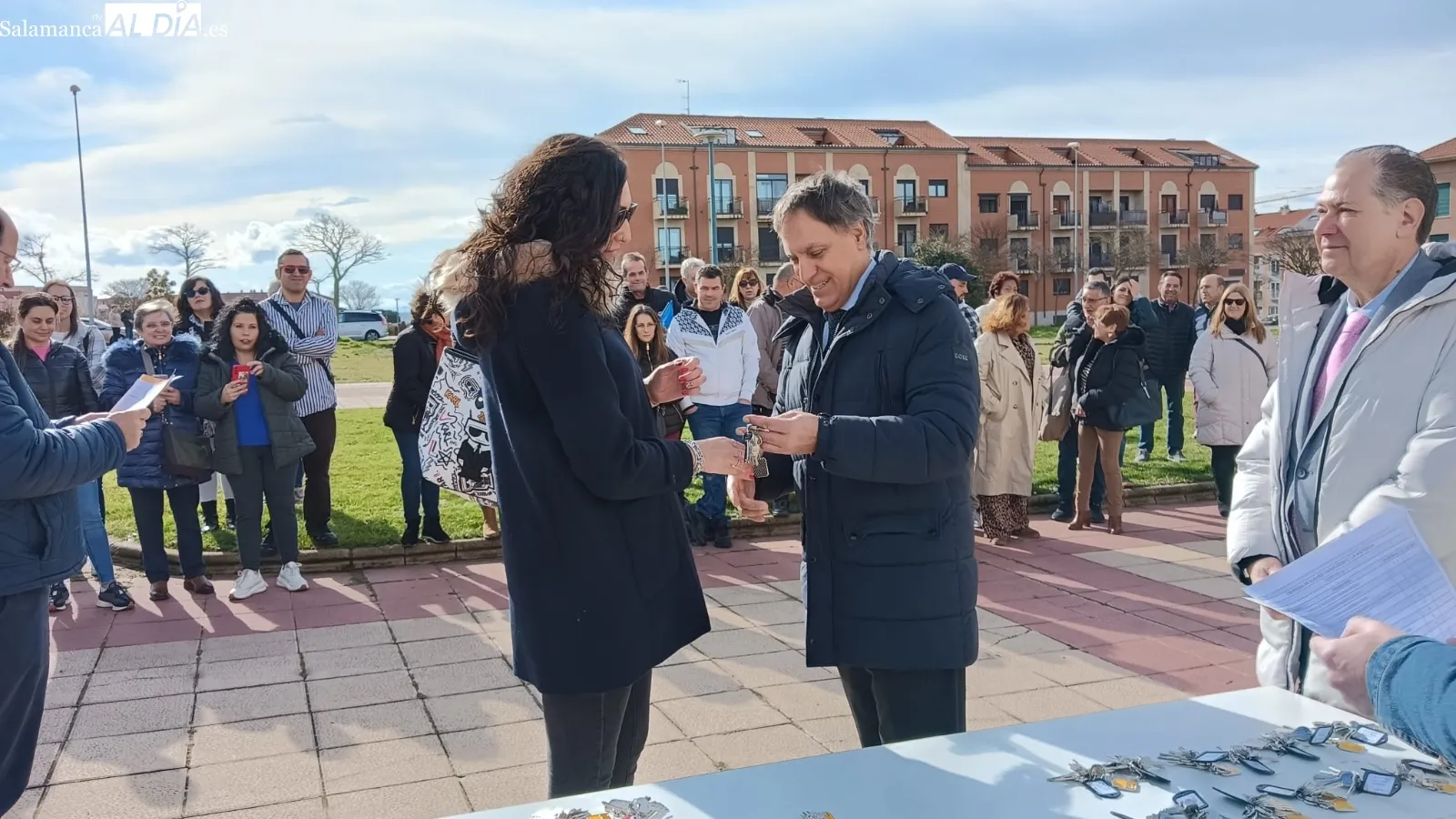 Entrega de las llaves de la nueva promoción de 48 viviendas protegidas y garajes en el barrio de Pizarrales | FOTOS: 