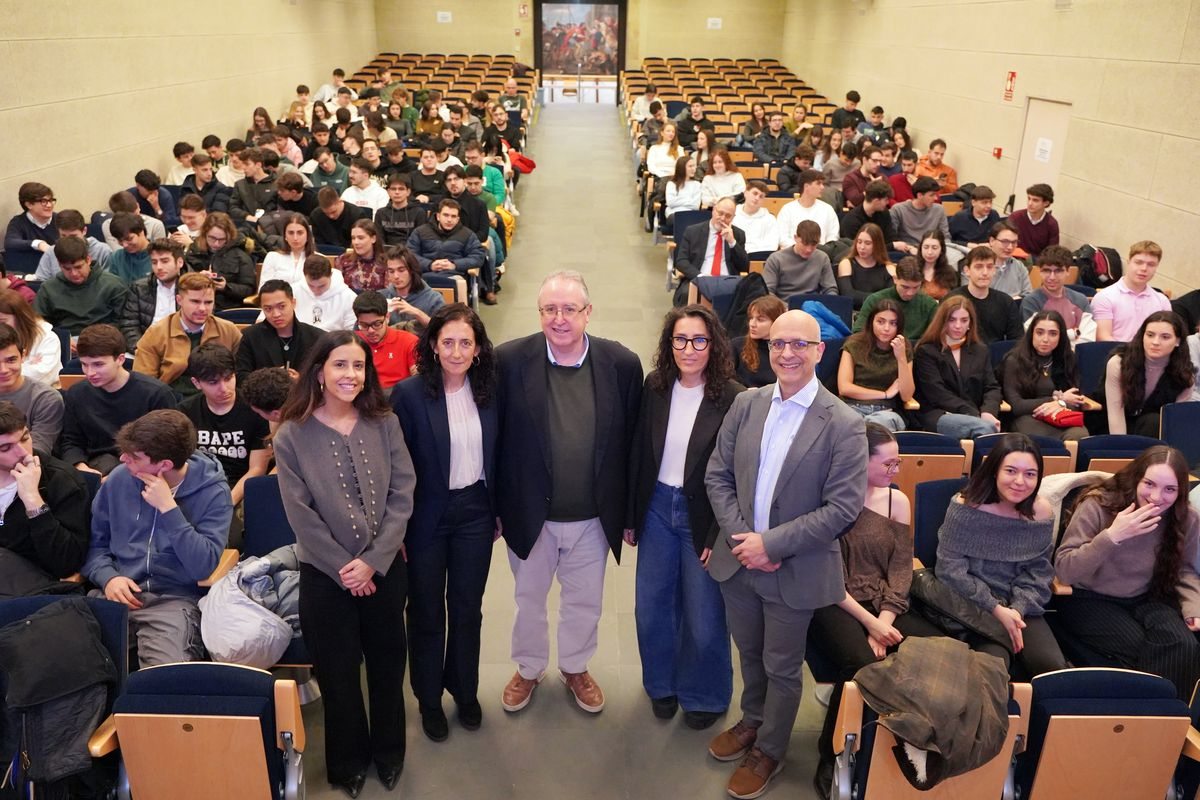 Cerca de 20 de empresas se dan cita en este encuentro con estudiantes de la UPSA