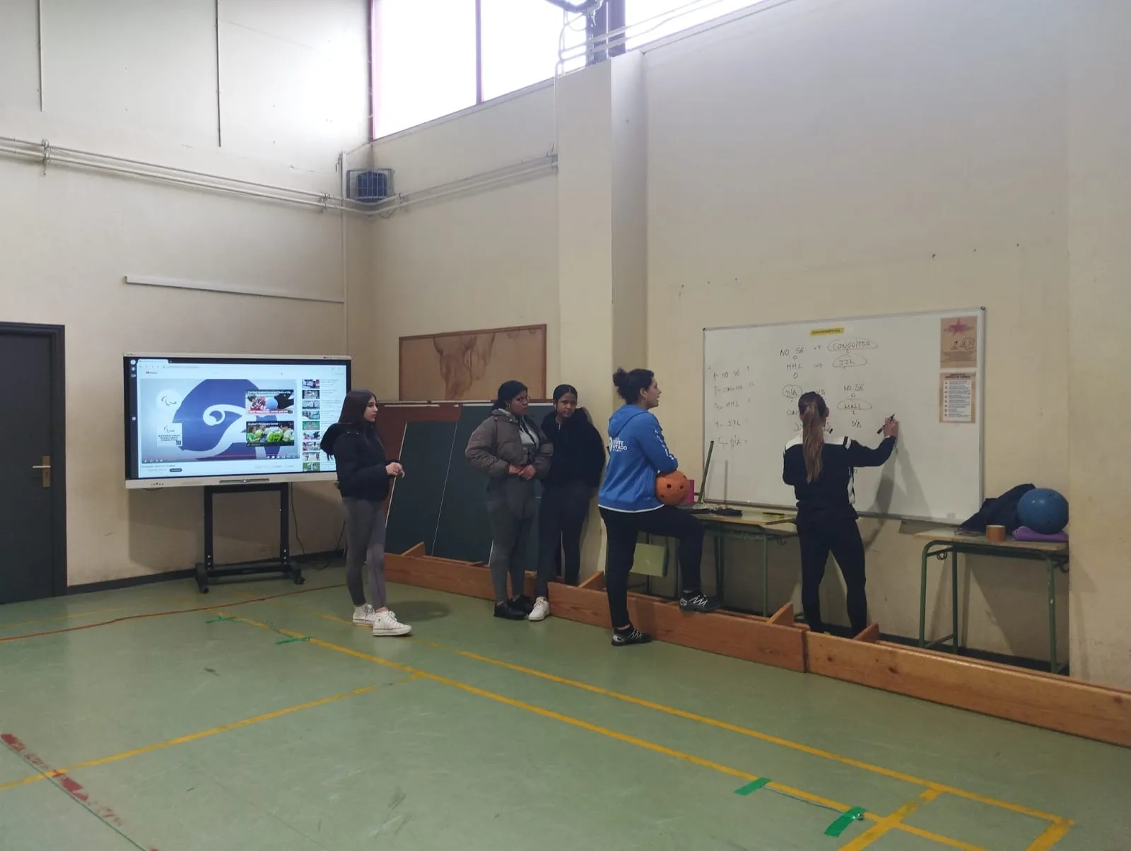 Foto 3 - 60 j&oacute;venes de Santa Marta de Tormes participan en una jornada de goalball 