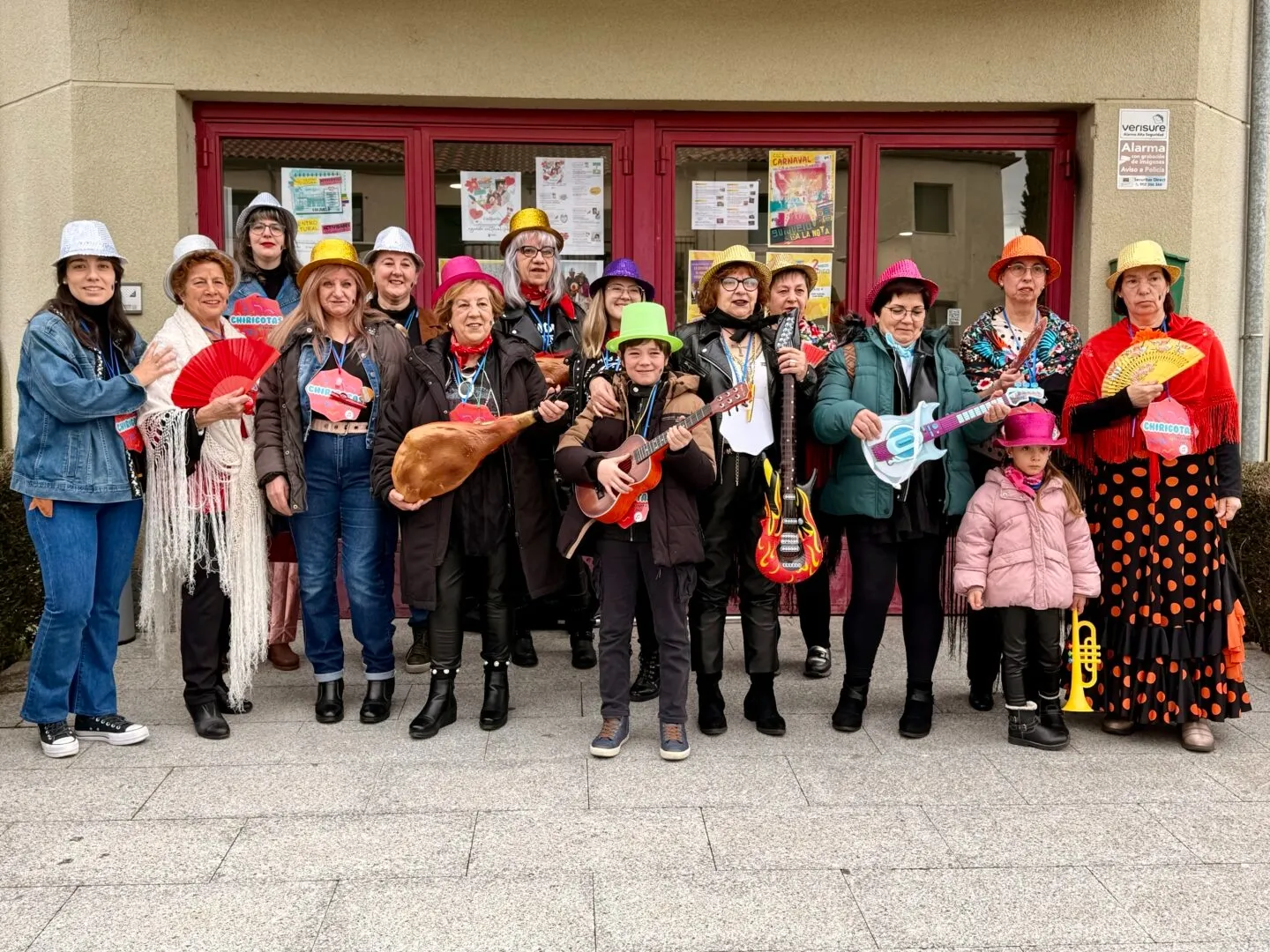 Foto 2 - Los mayores de Guijuelo tambi&eacute;n bailan al ritmo del Carnaval