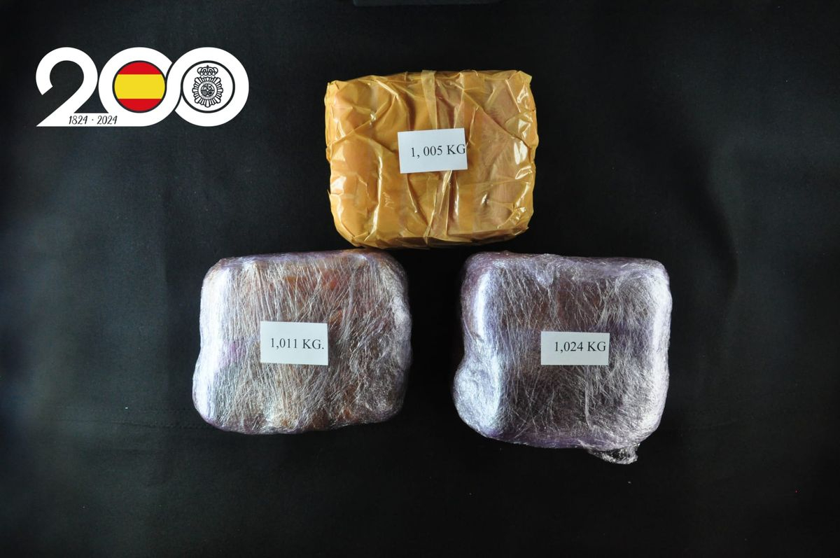 Un varón detenido y otro huido por llevar en un coche 3 kilos de hachís