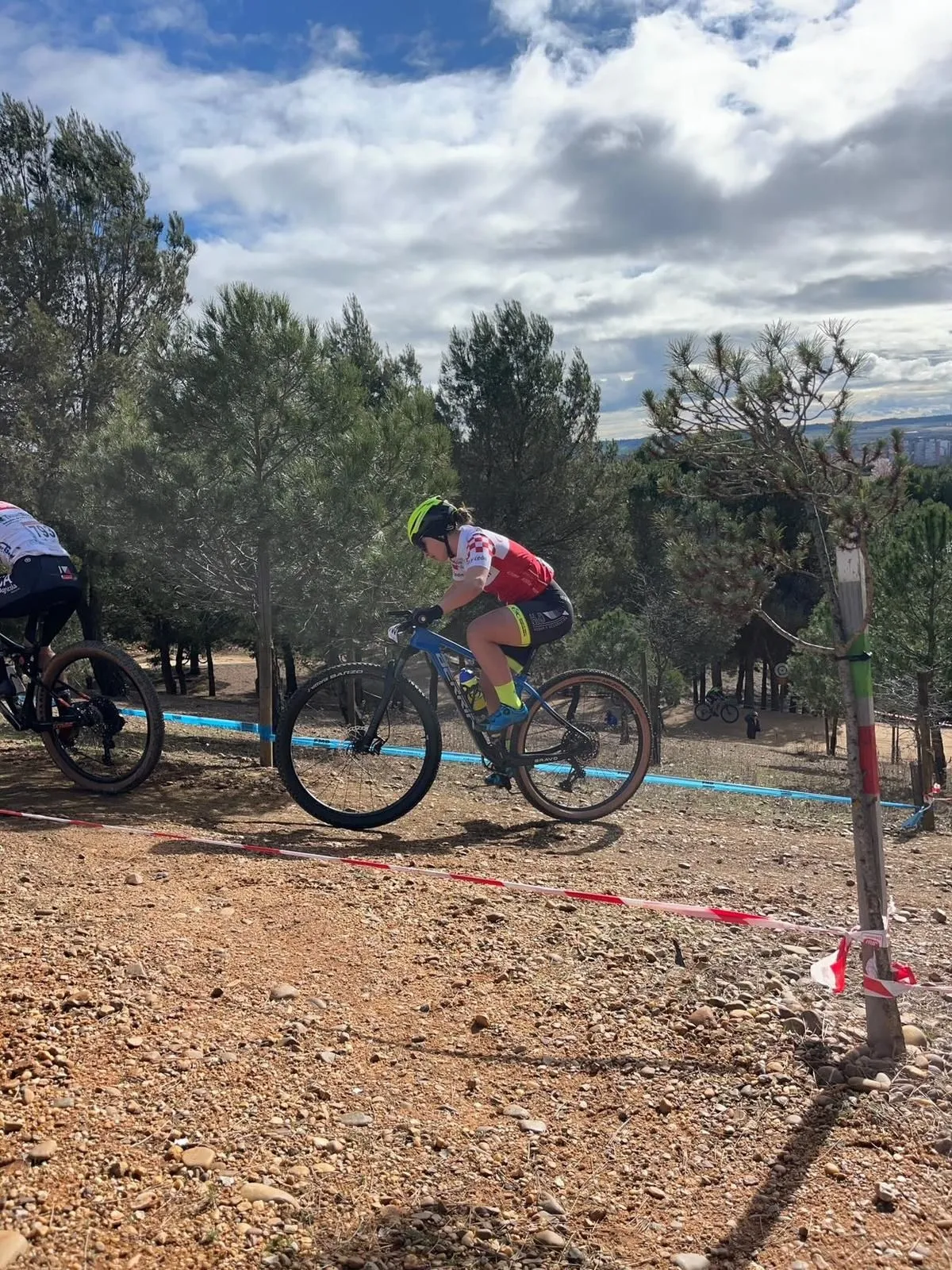 Ciclistas del HyD - Ciudad de Salamanca en el Gran Premio Ciudad de Valladolid BTT XCO