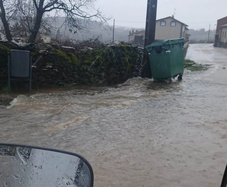 Foto 5 - El R&iacute;o Burguillos genera problemas en Agallas debido a su crecida