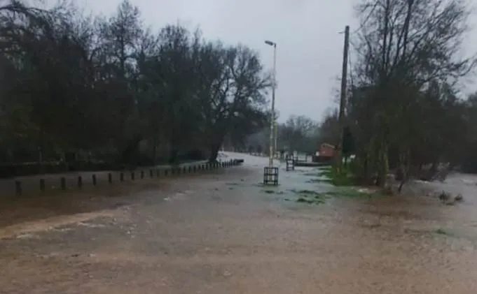 Foto 4 - El R&iacute;o Burguillos genera problemas en Agallas debido a su crecida