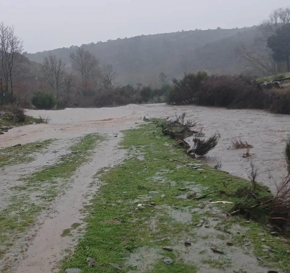 Foto 3 - El R&iacute;o Burguillos genera problemas en Agallas debido a su crecida