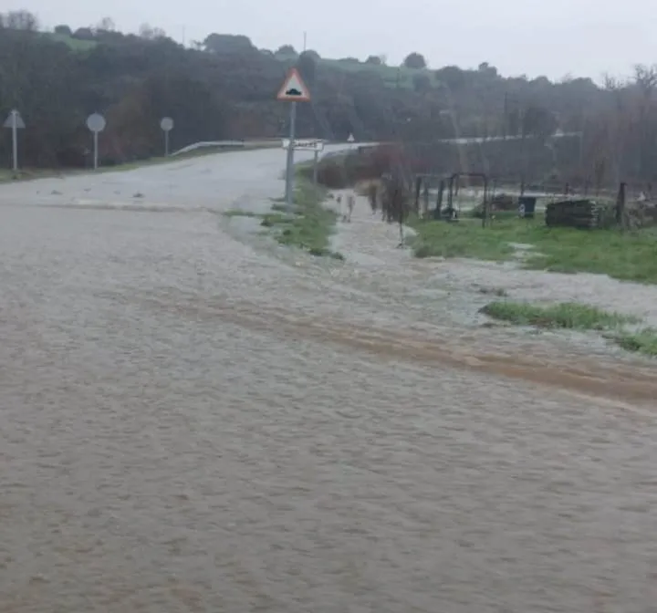 Foto 2 - El R&iacute;o Burguillos genera problemas en Agallas debido a su crecida