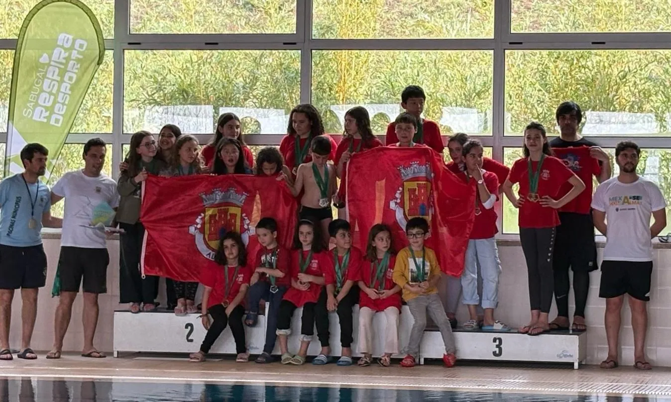 Foto 5 - Ni&ntilde;os mirobrigenses suben al podio en un Torneo de Nataci&oacute;n en Portugal