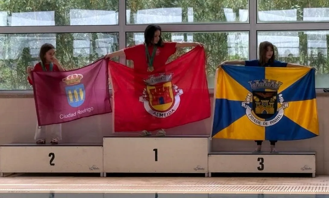 Foto 3 - Ni&ntilde;os mirobrigenses suben al podio en un Torneo de Nataci&oacute;n en Portugal