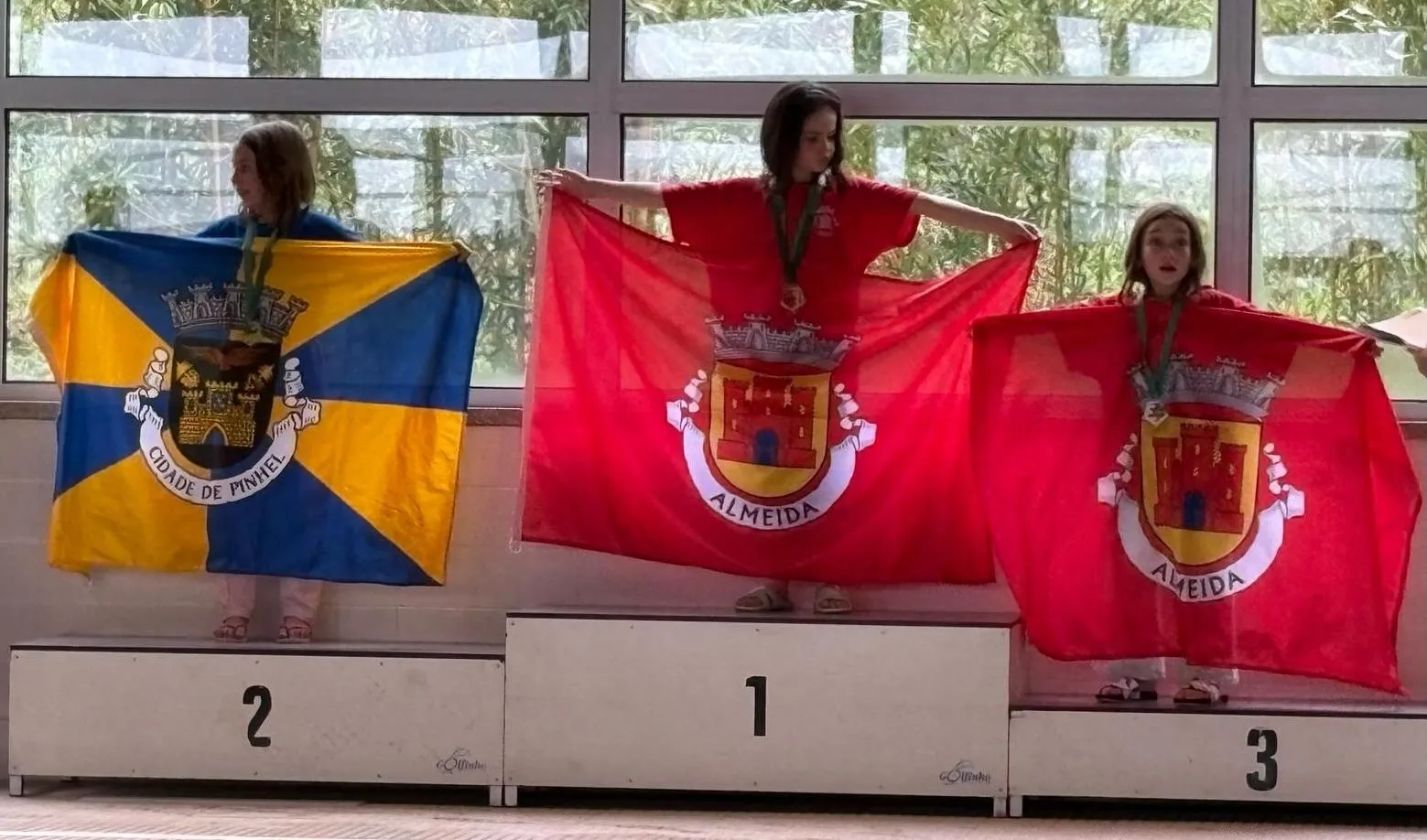Foto 2 - Ni&ntilde;os mirobrigenses suben al podio en un Torneo de Nataci&oacute;n en Portugal