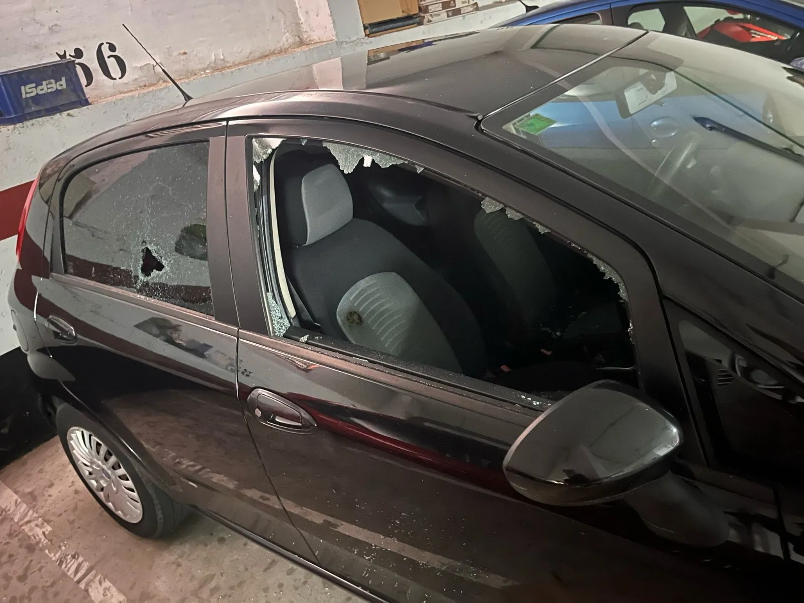 Foto 2 - Vandalismo en El Zurgu&eacute;n: intentan quemar un veh&iacute;culo en un garaje comunitario