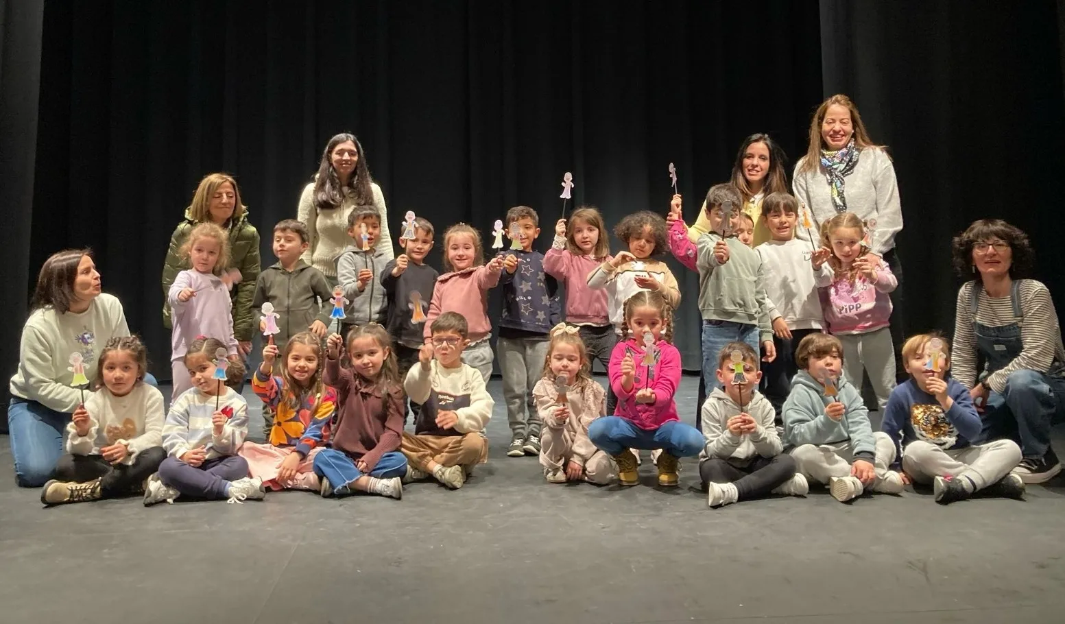 Foto 9 - M&aacute;s de 70 ni&ntilde;@s de 5 a&ntilde;os conocen por dentro el Teatro Nuevo Fernando Arrabal