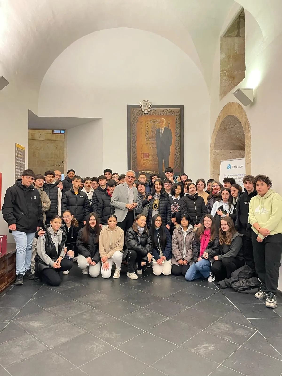 Foto 2 - Los alumnos del IES Mateo Hern&aacute;ndez descubren el 'quir&oacute;fano' de los libros antiguos en la Biblioteca de la Universidad Pontificia&nbsp;