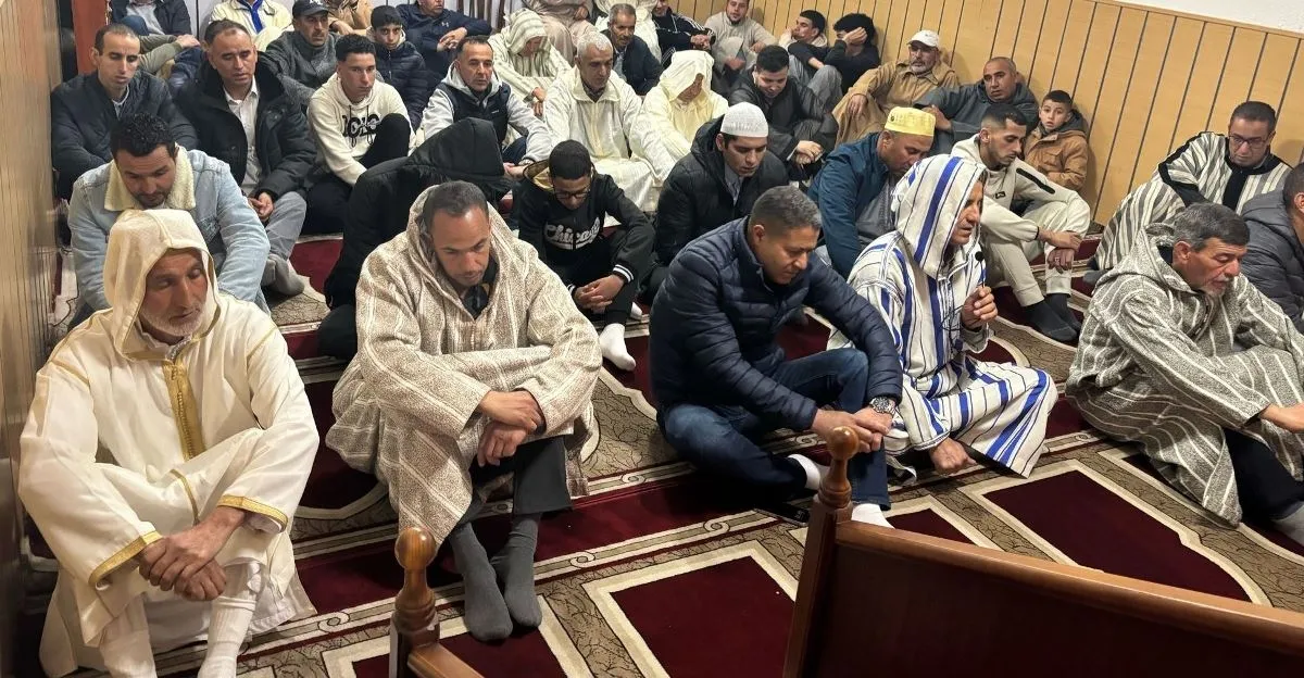 Foto 2 - La Mezquita de la Paz celebra la fiesta de Eid al-Fitr que pone fin al Ramad&aacute;n