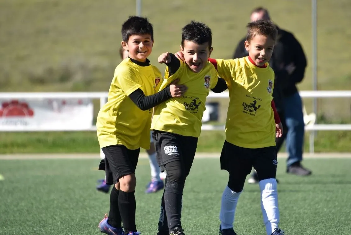 Foto 3 - La Liga Prebenjam&iacute;n del Ciudad Rodrigo CF retorna a los Campos de To&ntilde;ete