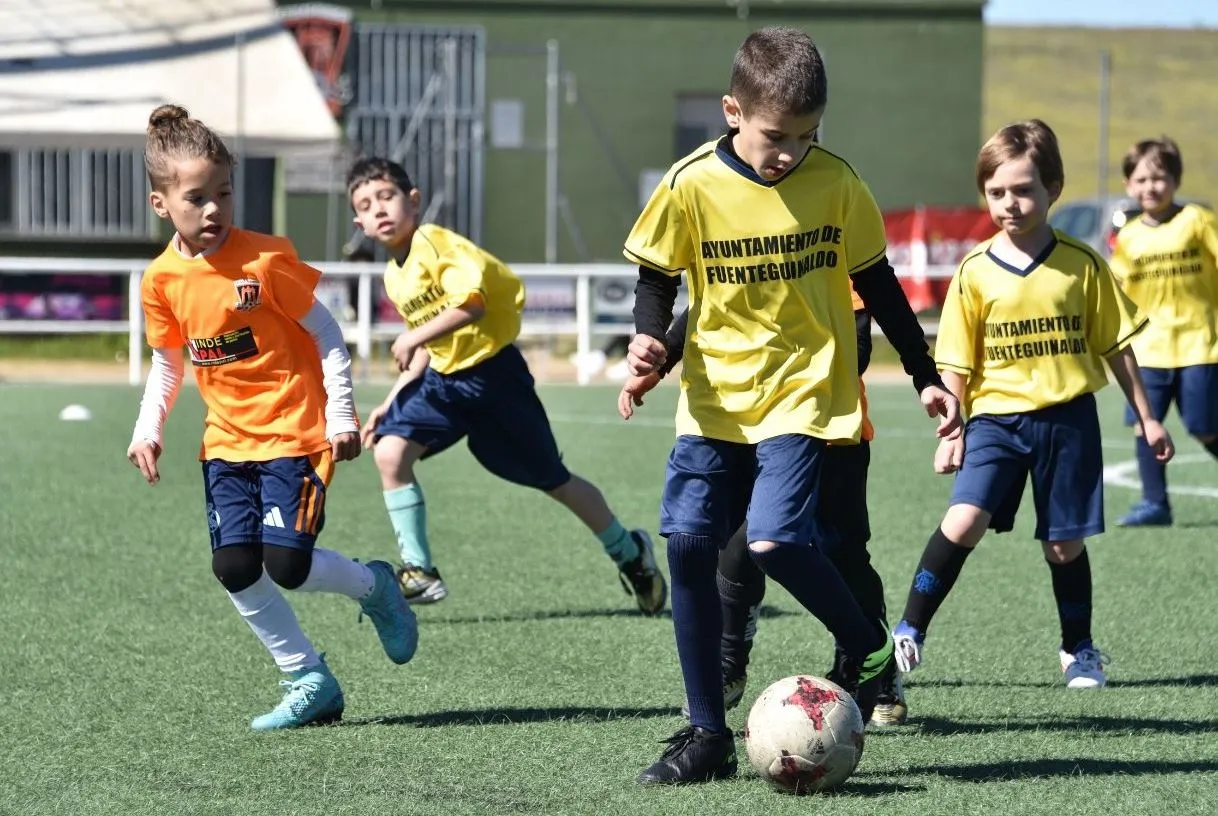 Foto 6 - La Liga Prebenjam&iacute;n del Ciudad Rodrigo CF retorna a los Campos de To&ntilde;ete