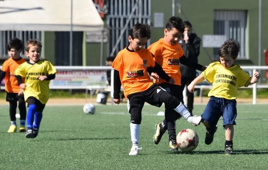 Foto 7 - La Liga Prebenjam&iacute;n del Ciudad Rodrigo CF retorna a los Campos de To&ntilde;ete