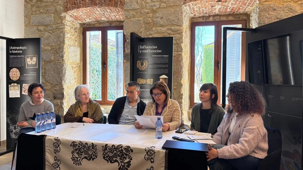 Imágenes de la Jornada 'Tierra, Herencia y Patrimonio', organizada este sábado por la Asociación de Archiveros de Castilla y León (ACAL) en la localidad de Mogarraz