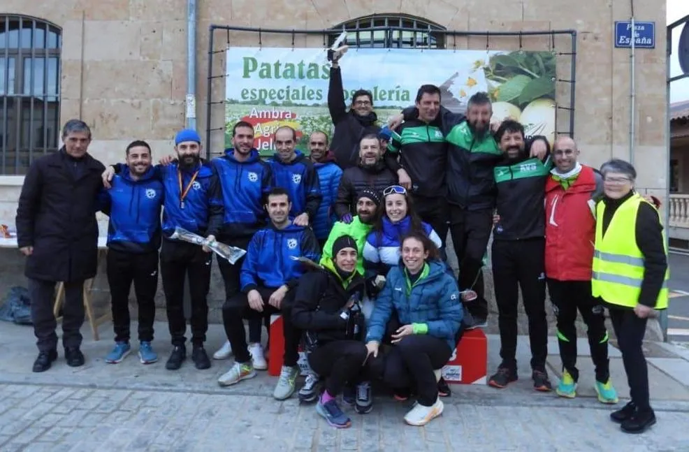 Foto 3 - Pilar P&eacute;rez y Jes&uacute;s S&aacute;nchez ganan la categor&iacute;a de Relevos Mixtos del Duatl&oacute;n de Cantalpino