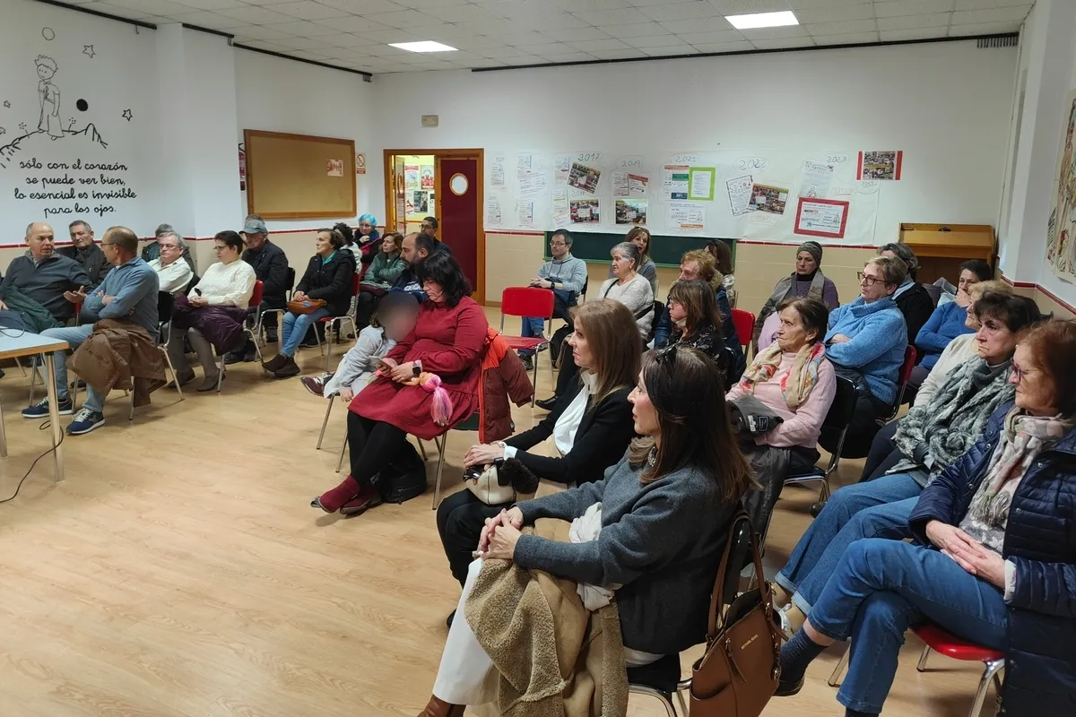 Momento de la charla en el Centro Cultural de Aldeadávila 