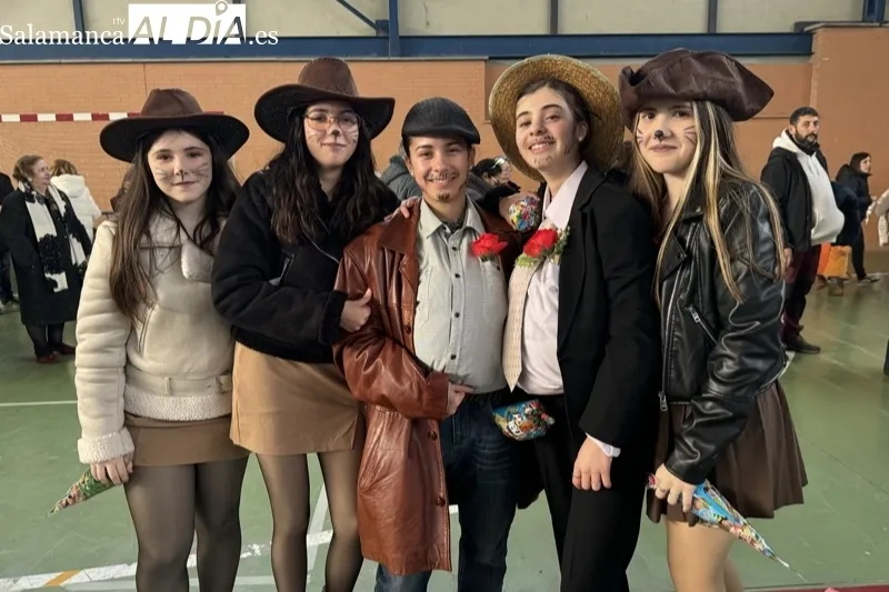 Foto 2 - Bailes, fantas&iacute;a, &ldquo;chuches&rdquo; y solidaridad, protagonistas del gran baile infantil de carnaval