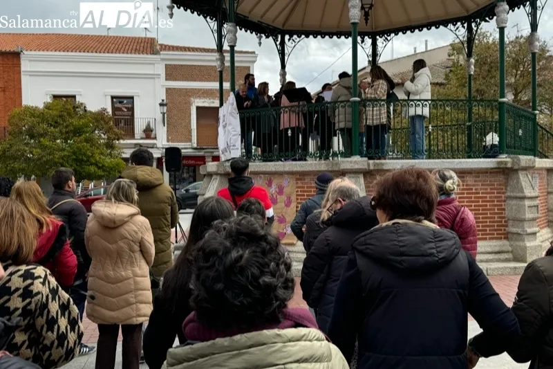 Peñaranda conmemora el 8M en la Plaza de España