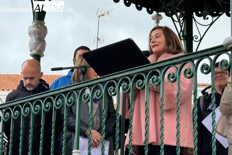 Peñaranda conmemora el 8M en la Plaza de España