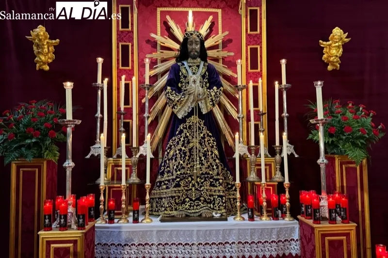 Besapiés a Jesús de Medinaceli en la iglesia parroquial de Peñaranda